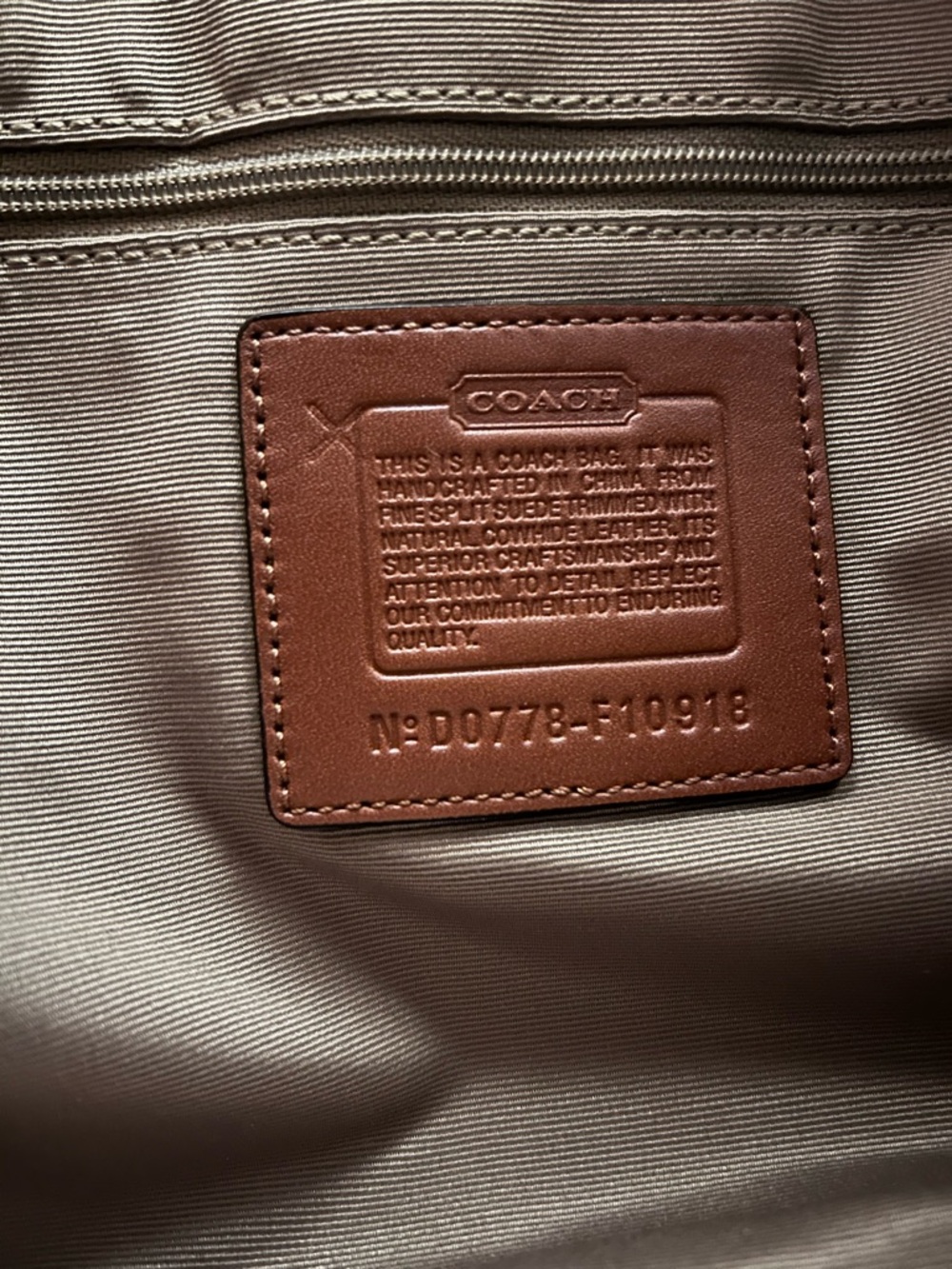 Coach Vintage Soho Green Suede Shoulder Bag with Tan Leather Trim - Picture 4 of 11
